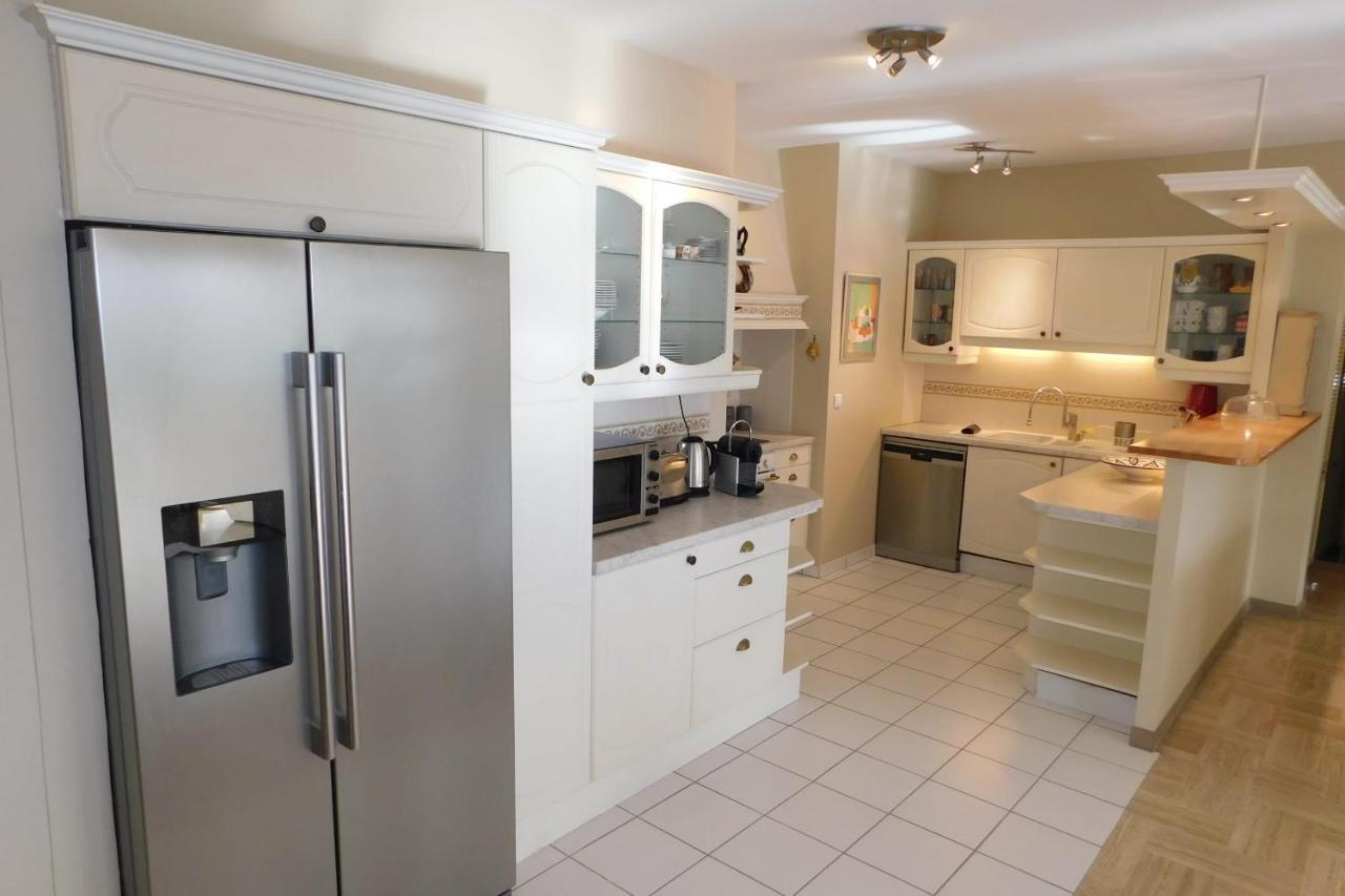 Air-Conditioned 4-Room "Marine Villeneuve" Flat With Pool And Parking Exterior photo